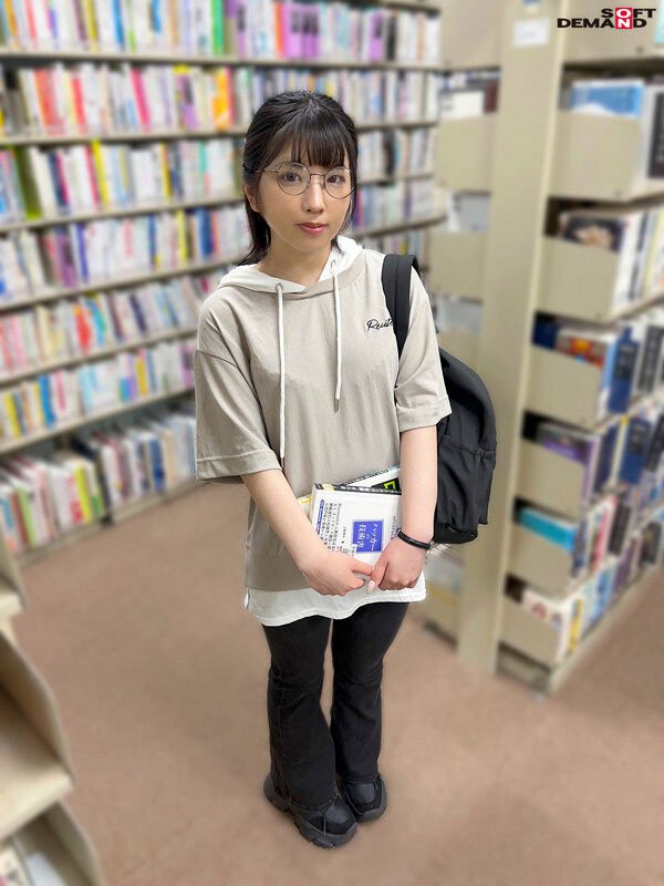 什么？这个戴眼镜的巨乳理组大学生竟然是作品拿下十万个赞的她！ ...