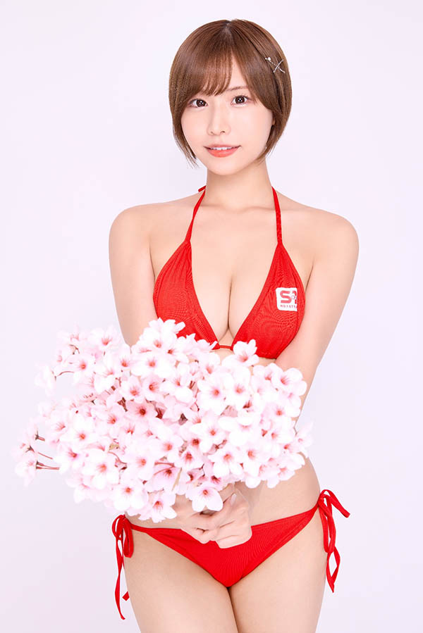 两张照片,猜测本郷爱的近况。