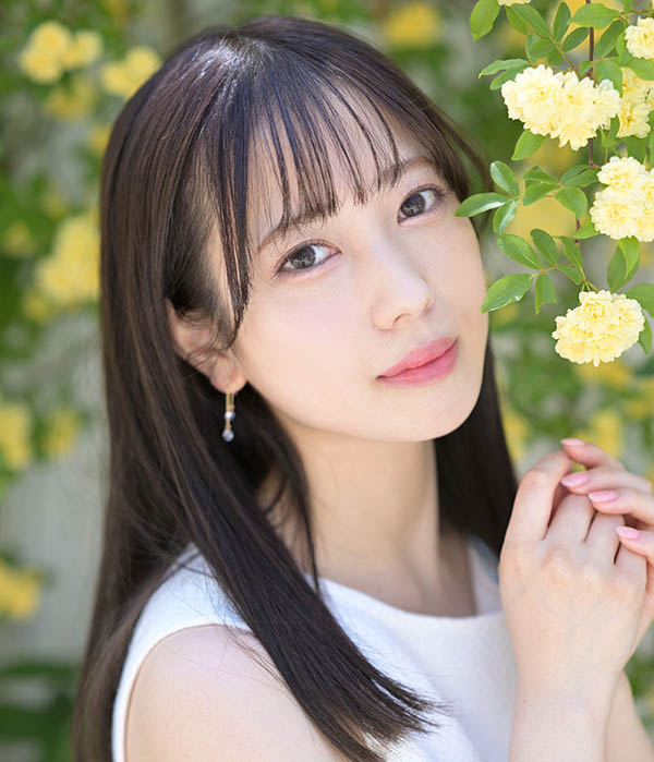 「知名女团偶像」宣布下海,写真集「超凶美乳曲线」辣翻网友!