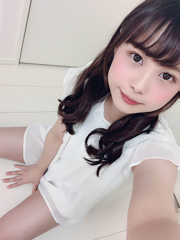 前偶像？AV女优化妆师？ C罩杯美少女「井上空」双重身分AV出道！