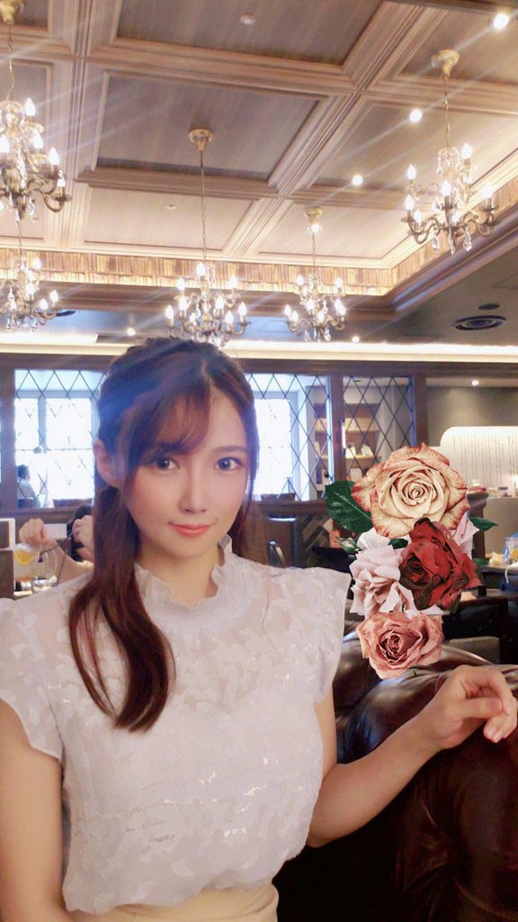 狂吸上千次观看！魔鬼身材新人AV女优「诗音乃兰」身穿性感女仆装摇来摇去...！