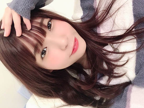 为摄影会热身!甜美小可爱「樋口三叶」分享居家写真照小露性感美腿!