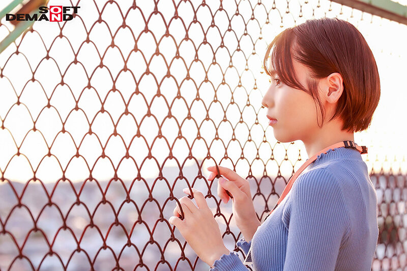 打败三上悠亜共演的女子社员！短发的她是贫乳版葵つかさ(葵司)？ ...