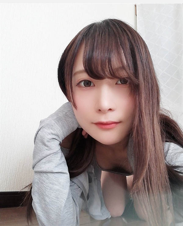 隐藏版素人新人!雪白微乳美女“廿楽真理”身兼看护师AV出道!