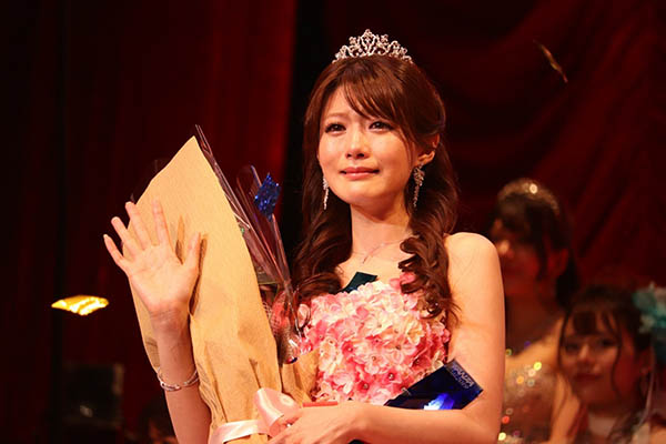 女神24岁啦！AV暗黑影后「相泽南」献上极品美臀，向台湾粉丝喊话：想快点见到大家