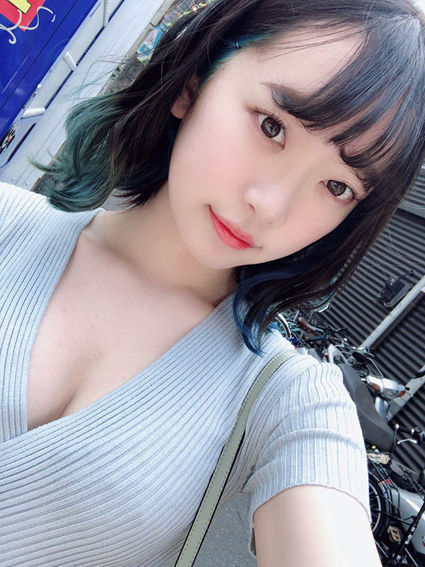 反差萌! 可爱才女「架乃由罗」开始当Youtuber、大玩血腥恶灵古堡怒杀丧尸!