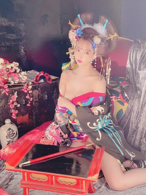 日本第一性爱Cosplayer! 暗黑国民偶像「三上悠亚」推特大秀新作各种爆乳角色装扮!
