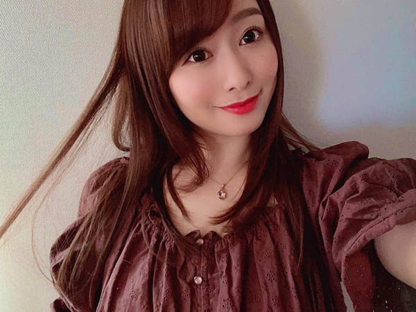 「G奶正妹外送員」幫你送餐,顏值超高...原來是「超胸AV女神」!