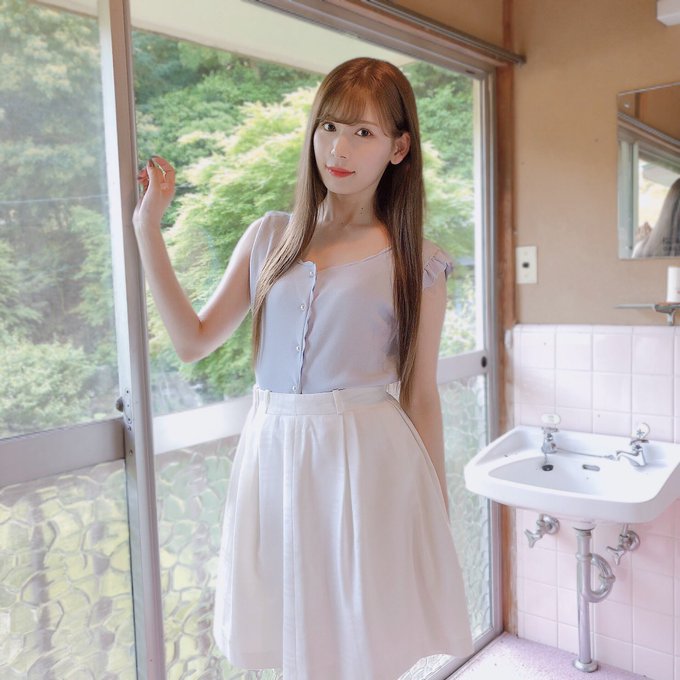公开私底下的兴趣! 清新小宅女「明里紬」JKF杂志专访表示曾连续整个星期都在...