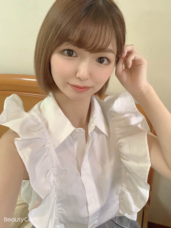 一笑百媚生!C罩杯甜心美少女“仓本菫”AV出道被誉:女主播级的可爱!