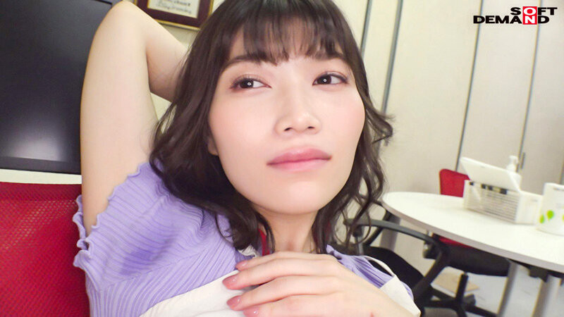大家都想看她脱!人气第一的女子社员被SOD推去拍A片了!