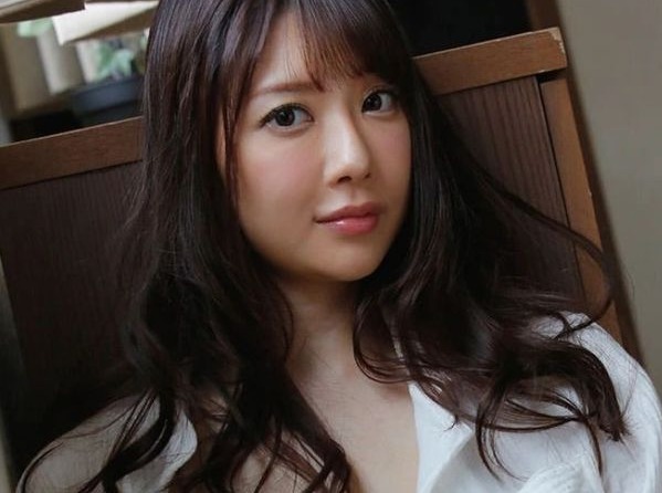 「神乳女优」安斋拉拉拍一部作品要多少钱？达人揭密片酬让人惊呆