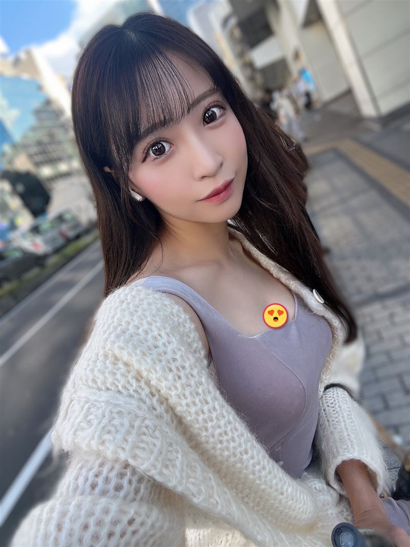 「顶流美少女」穿上兄弟球衣自拍 搭配啤酒+爱心...爪迷全嗨翻!