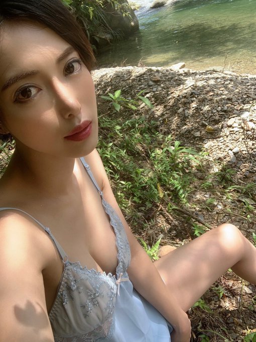 野外性感露出！ AV界最强短发御姐「君岛美绪」远赴海边大摄特摄！