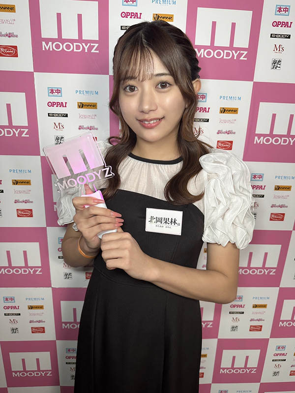 名牌泄玄机!参加Moodyz忘年会的她换东家了?