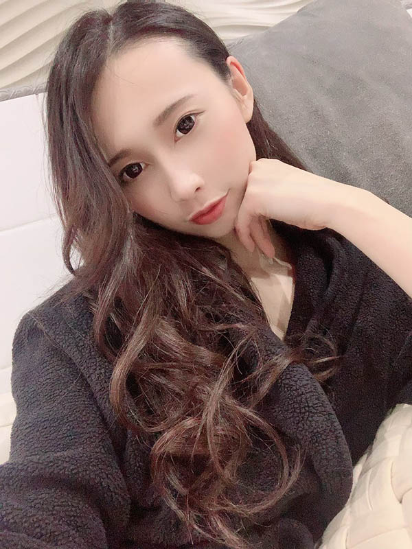 A片里表演击破瓦片？！ E罩杯美女新人「永原夏树」空手道服秀一手真功夫？