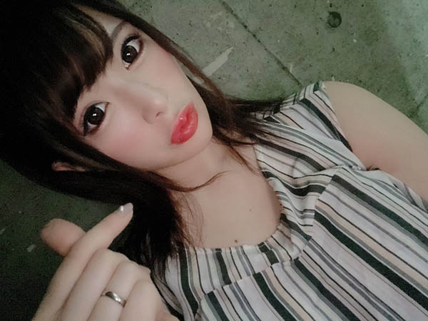 长舌美女！172公分长腿H罩杯AV女优「辻井穗香」推特火力展示傲人舌长电翻粉丝！
