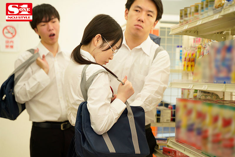 抓到了！就是这支作品害香水じゅん(香水纯)社群炎上！ ... ...