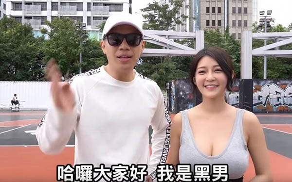 是在打篮球还是打奶球?极品胸妹「大肉弹边跑边晃」空气中飘满奶香:让我来防守她!