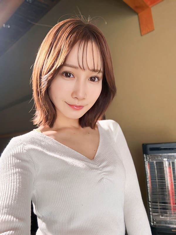 小岛みなみ(小岛南):我仍然是现役女优喔。