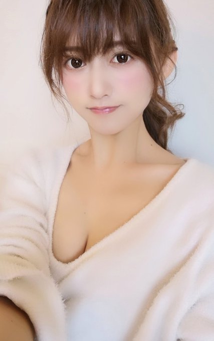 近距离特写！ 绝世美女AV女优「希岛爱理」晨浴露出半边浑圆美臀，粉丝直呼受不了！