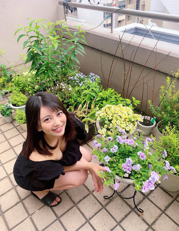 白皙长腿! 174公分疗癒系美女「栗山绘麻」!