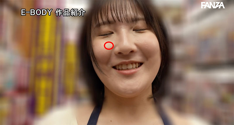 什么?那个在A片店舖打工的大奶妹竟然已经在无码片商加勒比初登场! ... . ...