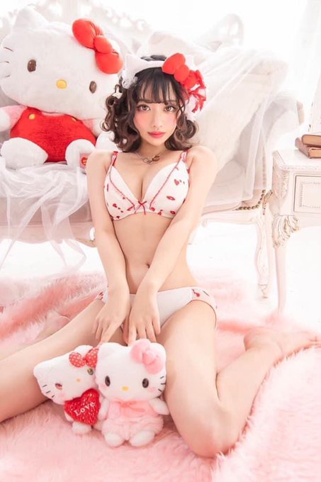 白里透红！ 中日混血AV女优「赤井爱知华」4秒影片大秀血管乳！
