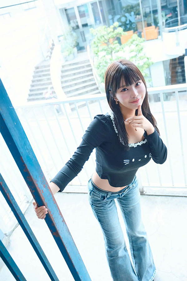 粉丝信忘了带走！福田ゆあ(福田悠亚)被妈妈抓到的！