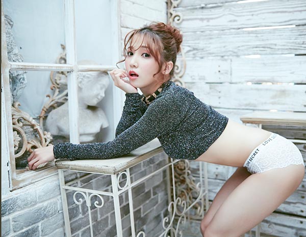 床上癖好、敏感带、交情最好的AV女优？ 资深暗黑女神「友田彩也香」专访一次解密！