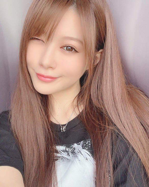 女神狂飙车! 绝美AV影后「相泽南」工商个人第一本写真集不惜背部全裸狂吸上万赞!