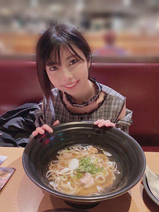 娇小藏料!147公分C罩杯拉面店员“浜边小鸟”AV出道!