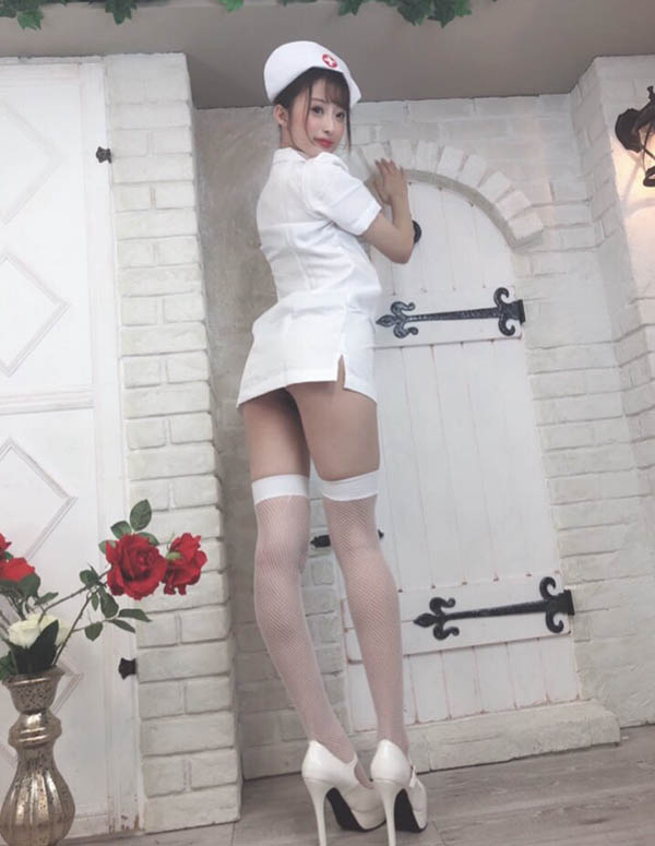 天下第二美腿「星宫一花」极品肉体骚到出汁 辣伸「黑丝美腿」让人冲动